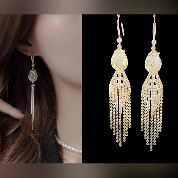 COPY - Deer cat’s eye stone dangle in brass with gold finished - Picture 1 of 5